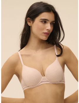 sujetador rojo con copas Spacer de fina espuma cubiertas de encaje plano. 