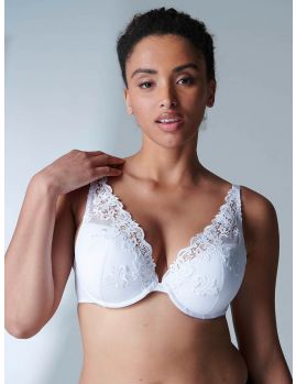 sujetador push up simone perele saga en blanco, vista frontal sobre modelo de copa D