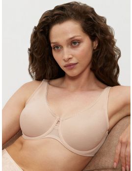 Sujetador reductor Triumph Wild Rose Sensation W01 color piel, vista frontal sobre modelo, realza el pecho con comodidad.