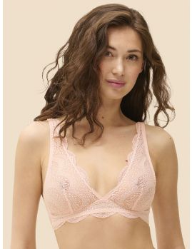 Sujetador sin aros Karma 12V250 Rosa Pétalo, vista de frente sobre modelo