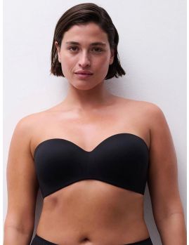 Imagen frente del Sujetador sin tirantes con relleno Norah C13F50 color negro. Prenda Chantelle Norah diseñada para realzar y ofrecer comodidad.