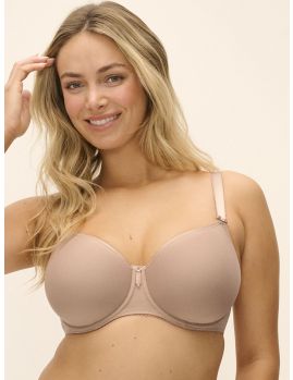 Sujetador Fantasie Rebecca Moulded color piel con aros y copas Spacer, visto de frente sobre modelo.